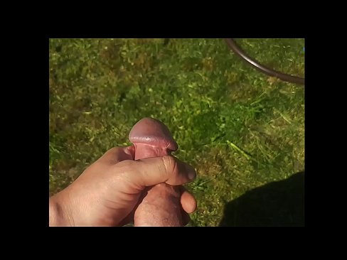 ❤️ ګرم hottie خپل ګلابي بلی fucked او د اوړي په باغ کې د squirt سره cums ترلاسه کوي ️❌  په موږ