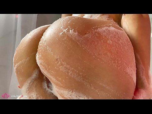 ❤️ Brunette په شاور کې د شدید orgasm لپاره د وایبرټر سره بلی مشت زنی کوي ️❌  په موږ